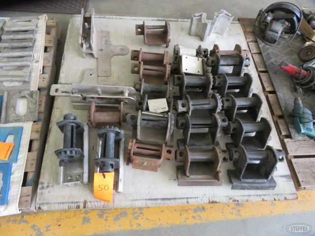 Pallet of sliding winches